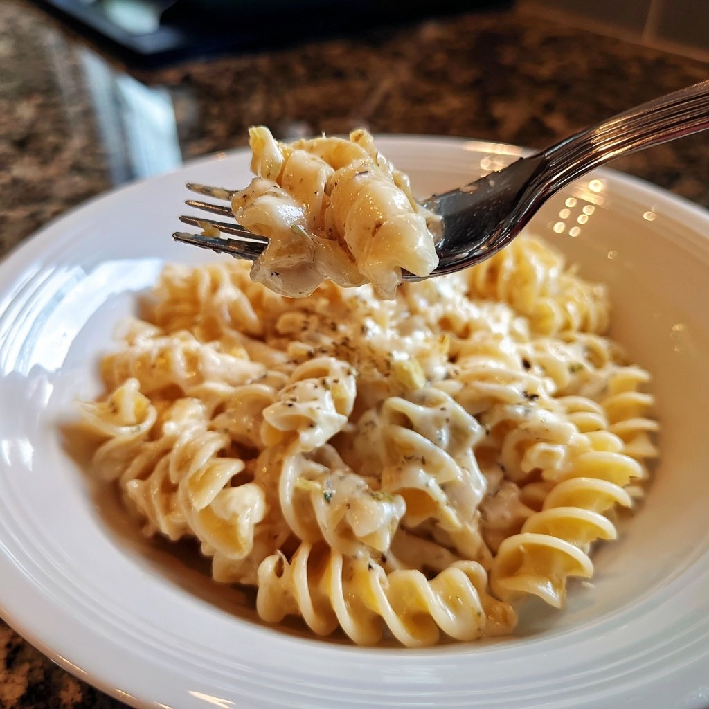 Sunday Creamy Roasted Garlic Pasta